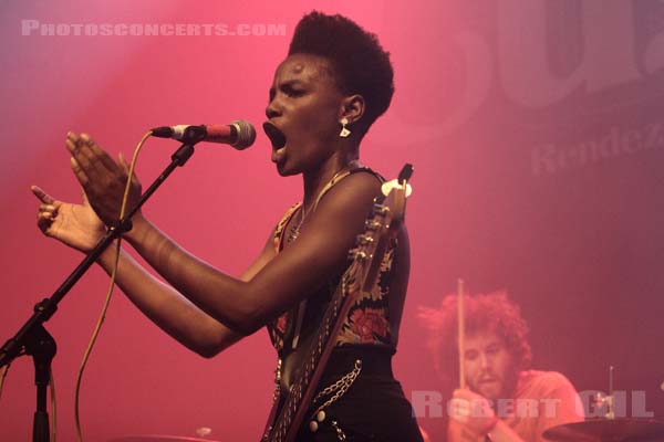 NOISETTES - 2008-06-08 - PARIS - La Cigale - Shingai Elizabeth Maria Shoniwa - Jamie Morrison